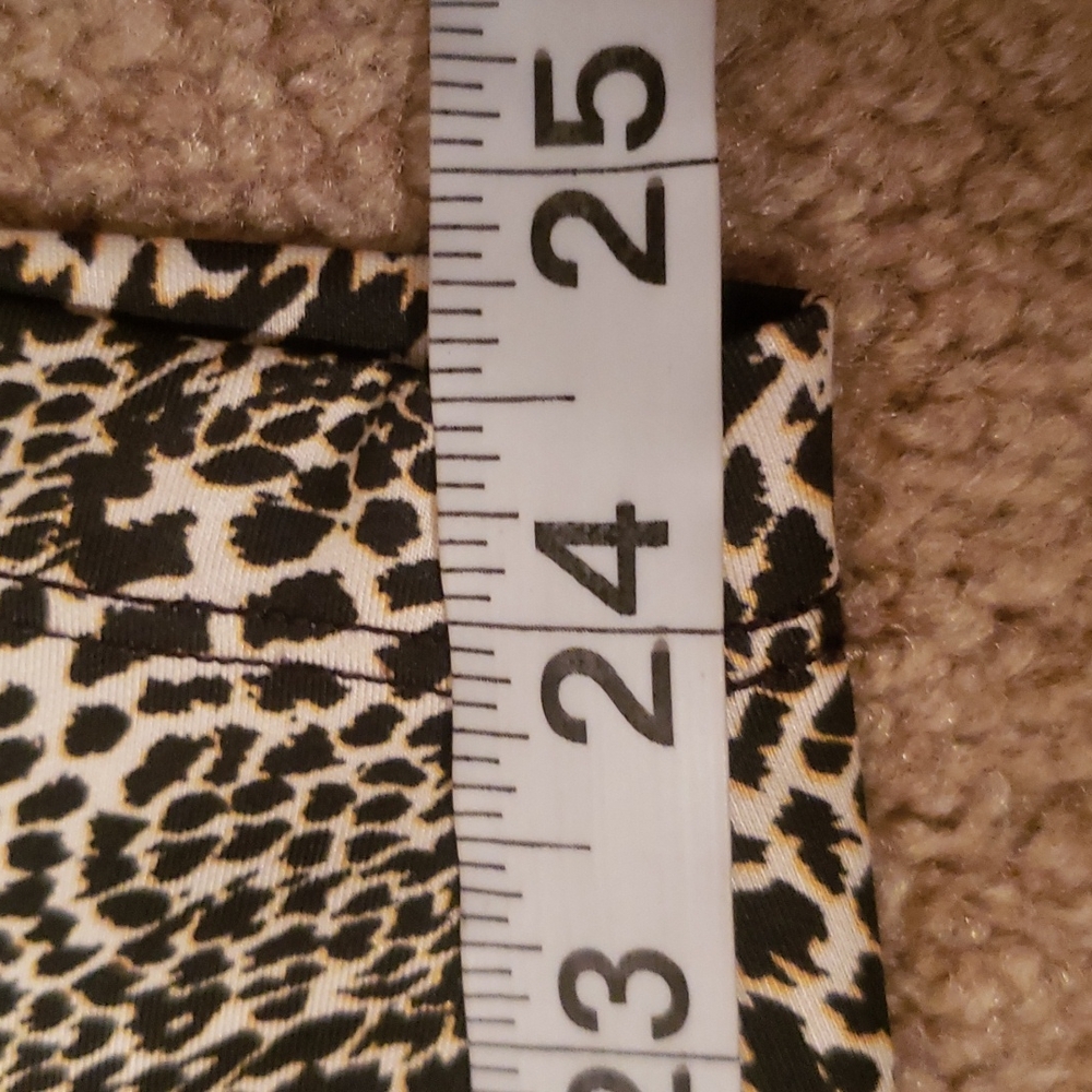 Nike Women's Animal Print Leggings. - Picture 12 of 12